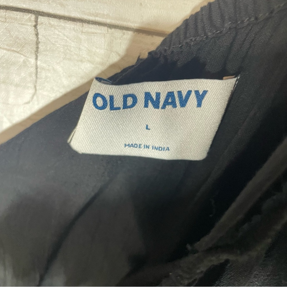 Old Navy Waist-Defined Cold-Shoulder Cutout
Smocked Mini Dress Black - Picture 5 of 6